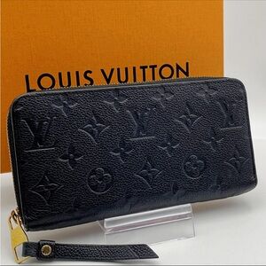 Louis Vuitton zippy wallet/clutch